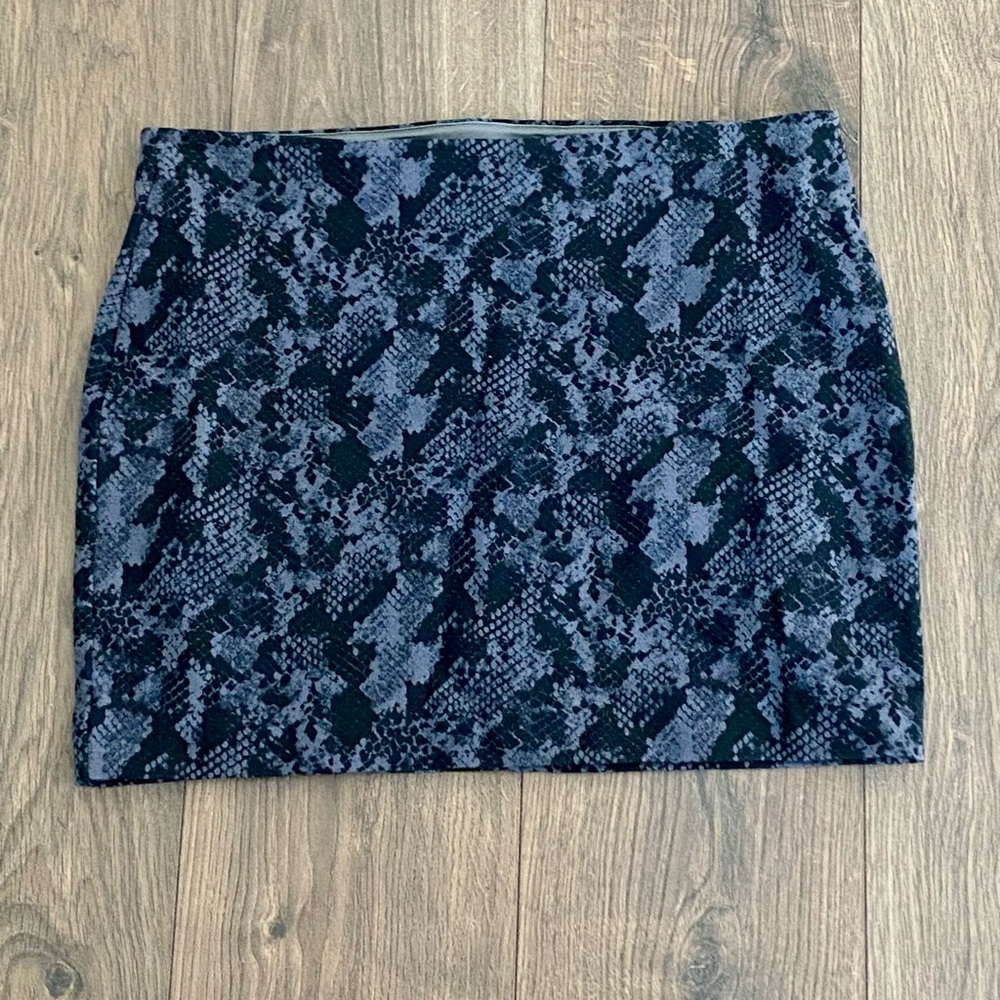 Express Gray and Black Snakeskin Patterned Mini Skirt